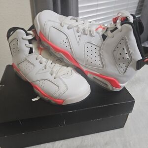 Jordan 6 Retro-Tried on with box.
Size 6Y which I believe is 8W